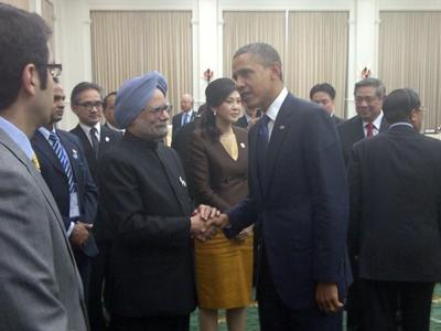 Manmohan-obama-in-Cambodia20121124183901_l