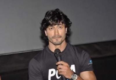 Vidyut-Jammwal-cropped20130902193242_l