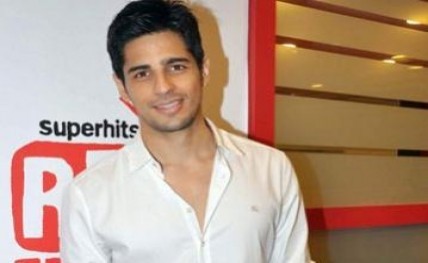 9887-Siddharth-Malhotra20140414143900_l