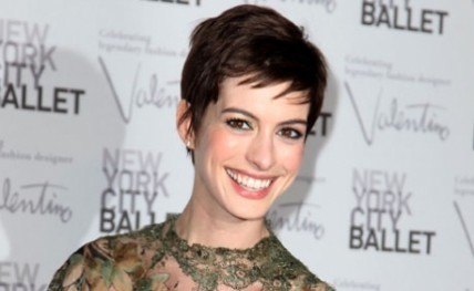 Anne-Hathaway-in-2012-00820140510134947_l