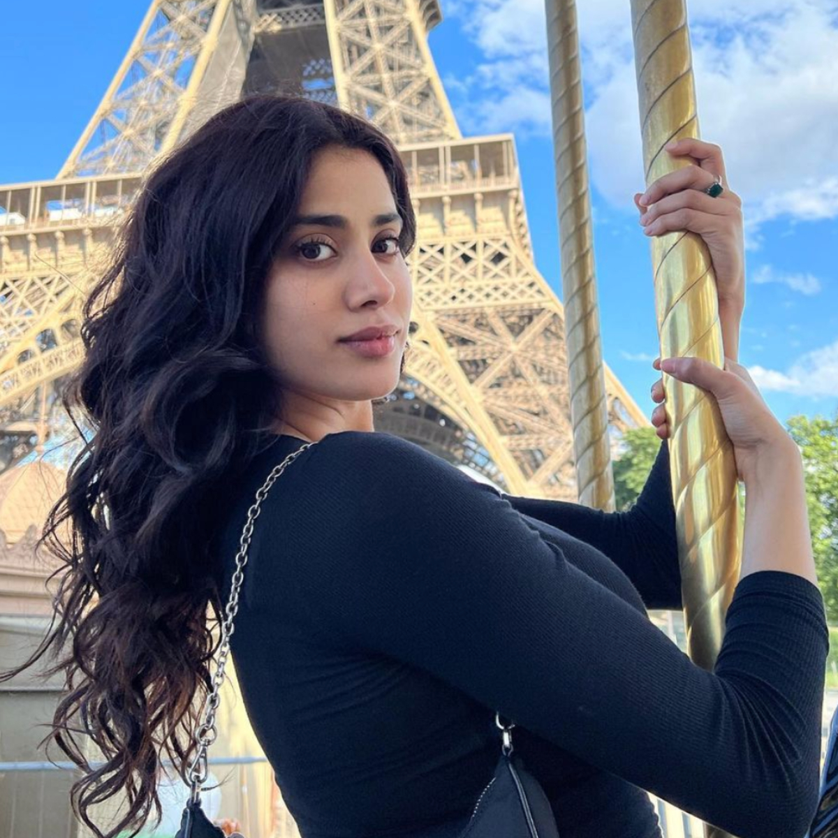 When in Paris! Celebs Pose With the Eiffel Tower - Suzy Byrne
